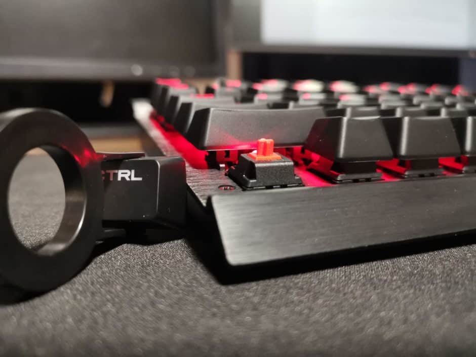【コルセア K70 LUX レビュー】複数の機能が使いやすい！赤いライトが綺麗なゲーミングキーボード。 | ガジェビーム