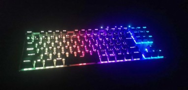 【コルセアK65 RAPIDFIRE レビュー】ゲームで勝つなら銀軸。多機能&コンパクトの最強ゲーミングキーボ...