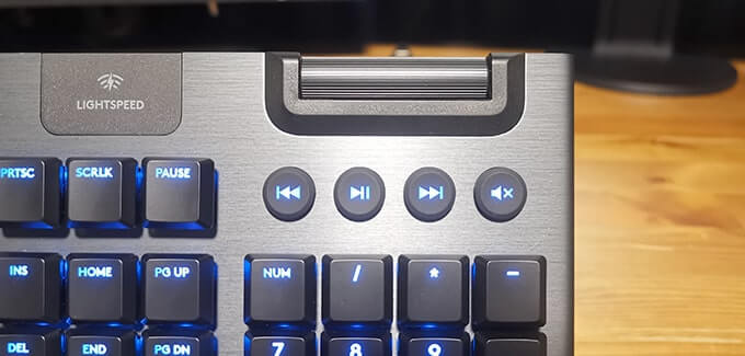 ロジクールゲーミングキーボードのおすすめ第2位 Logicool G913のメディアコントロールボタン