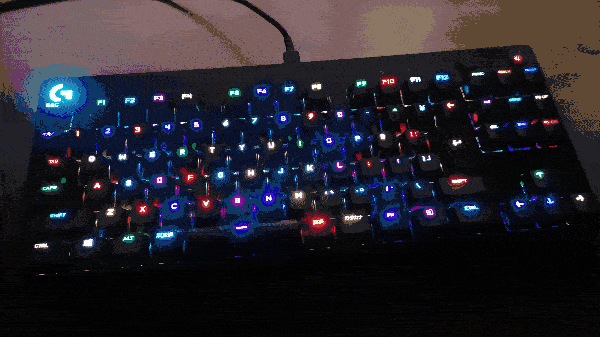 ロジクールゲーミングキーボードの選び方 RGB（カラフル）に光るキーボードもある