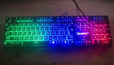 【NPET K10 レビュー】安くても機能バッチリ!綺麗に光るゲーミングキーボード。