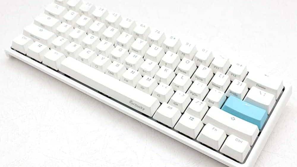 白いゲーミングキーボード おすすめのDucky One 2 Mini Pure White RGB 60% versionの正面