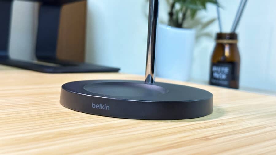 Belkin boost charge pro 2-in-1は窪みのサイズが絶妙に小さい
