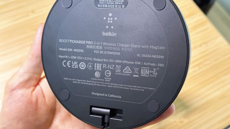 Belkin boost charge pro 2-in-1は最大15W出力でワイヤレス充電できる