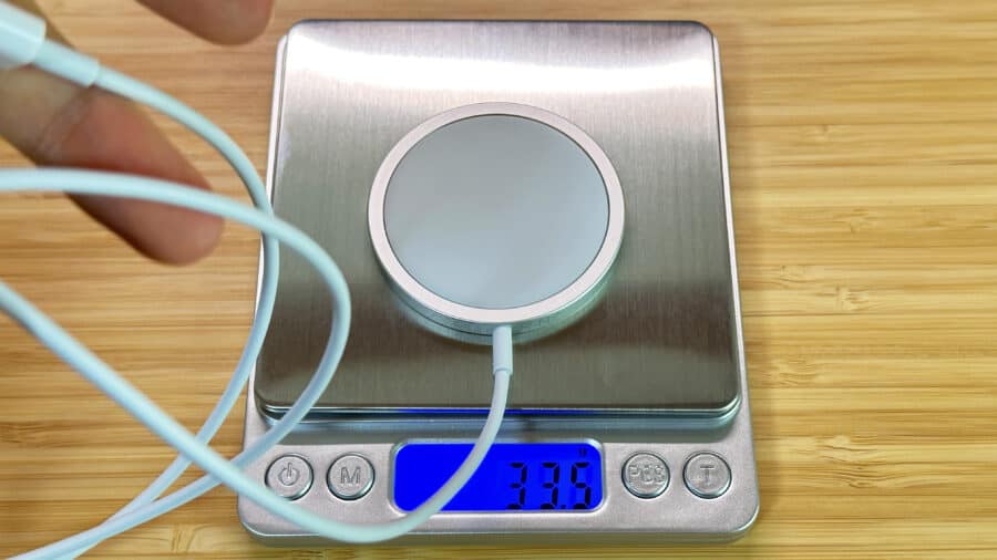 Apple純正 MagSafe充電器の重さを測る（ケーブル持ち上げ）